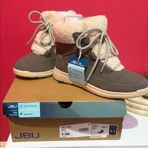 JBU Gray and Cream Winter Boots